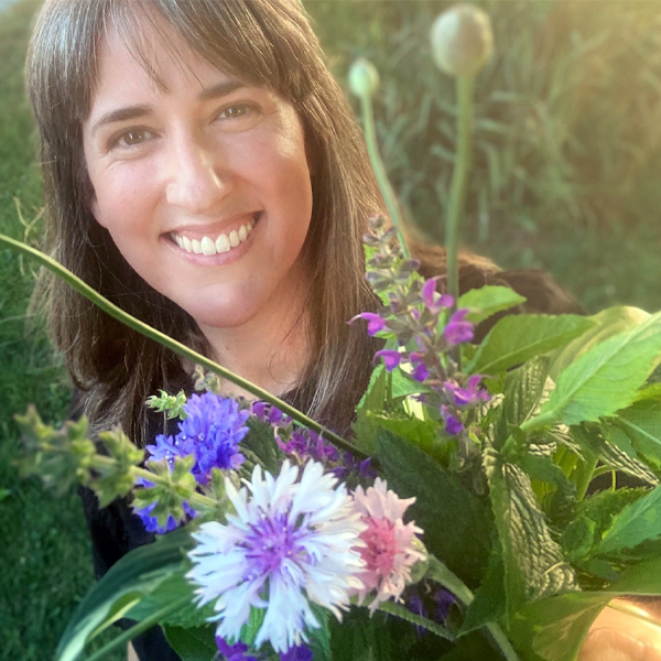 Sarah Flint holding bouquet